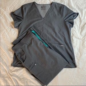 Figs 2XL gray scrub bundle
